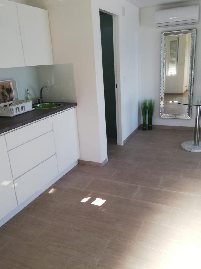Apartmani Deluxe Jasenice  Esterno foto